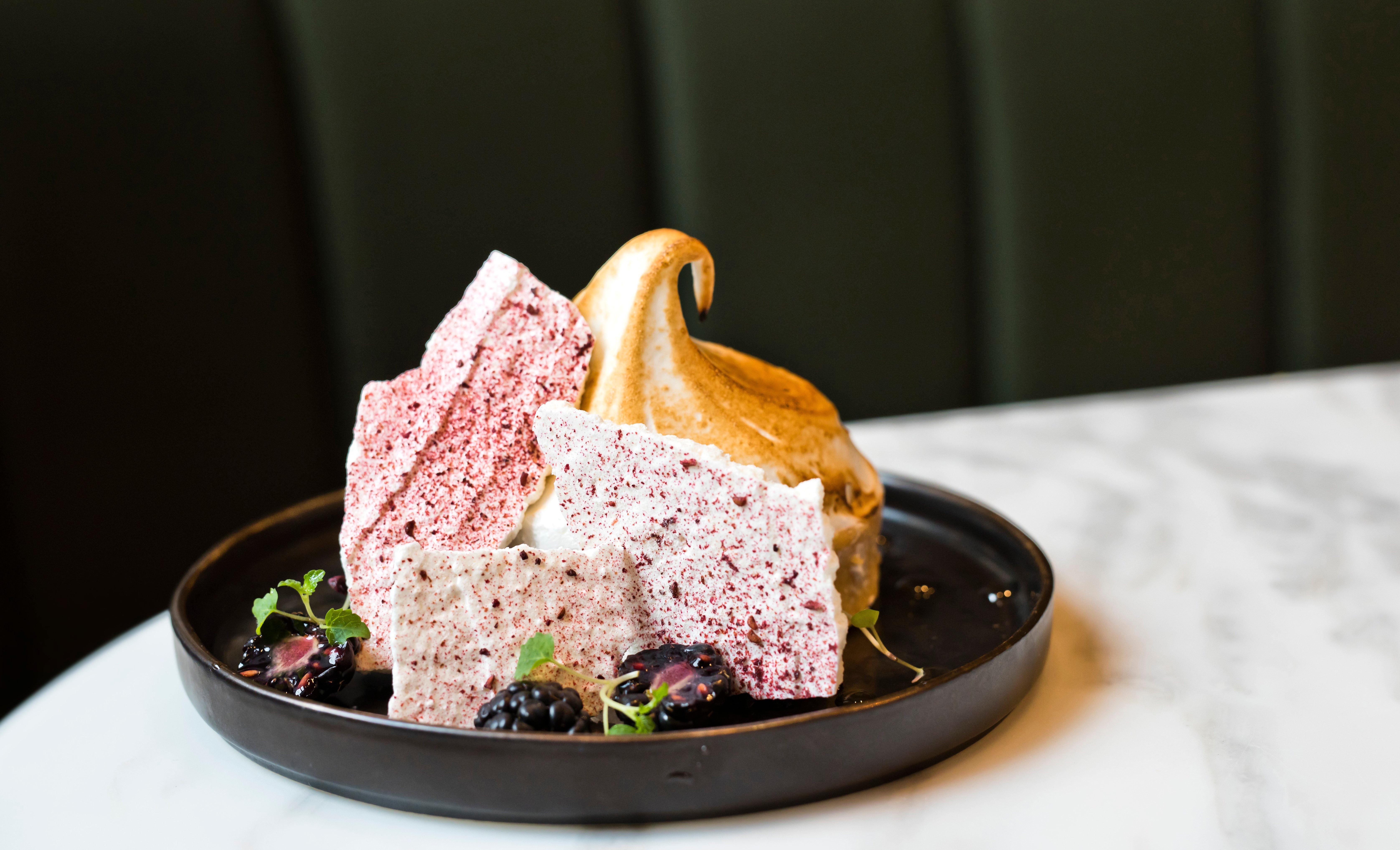 Kimpton Blythswood Square Hotel & Spa By Ihg Glasgow Exterior foto A slice of blueberry meringue cake
