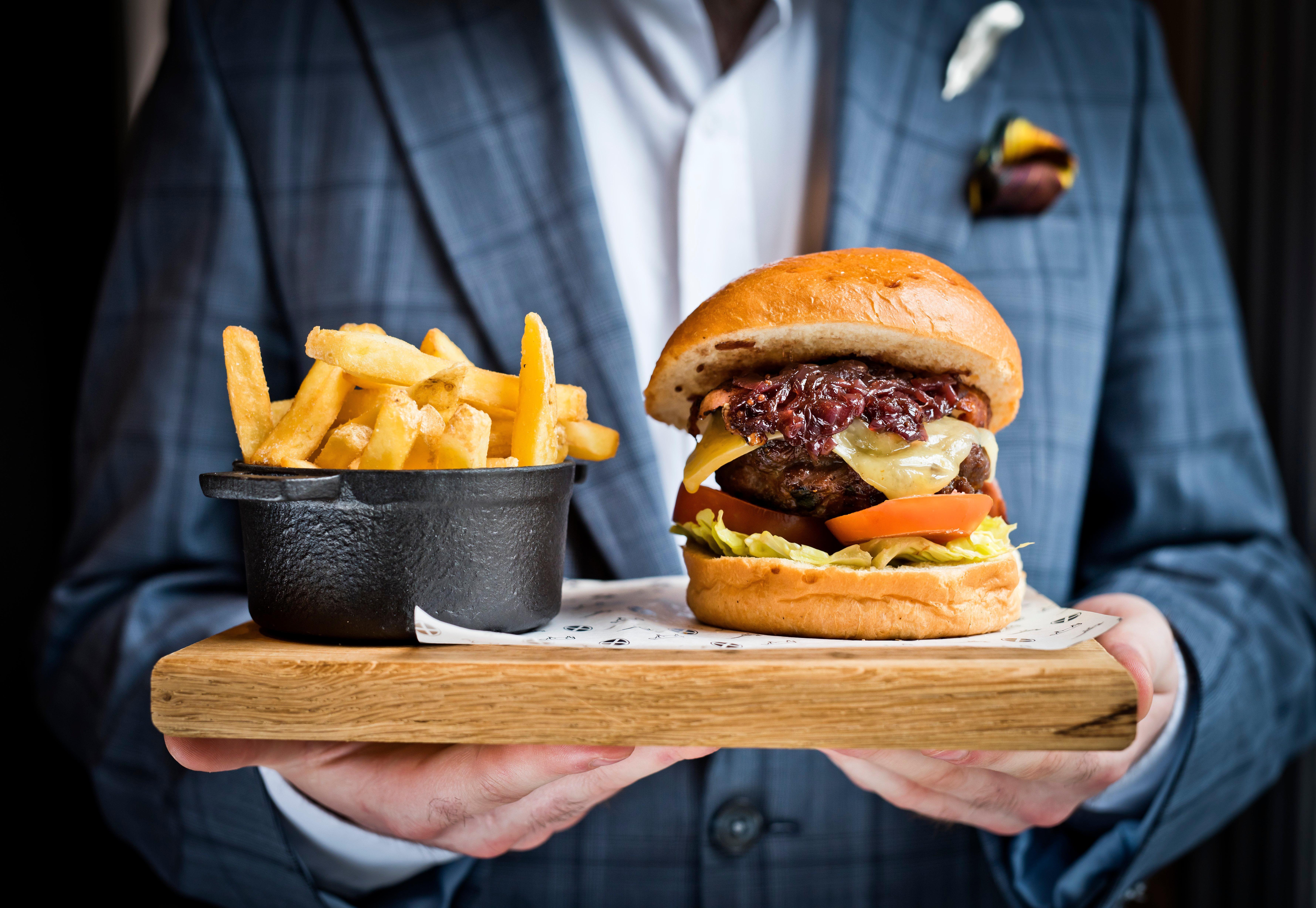 Kimpton Blythswood Square Hotel & Spa By Ihg Glasgow Exterior foto A burger and chips
