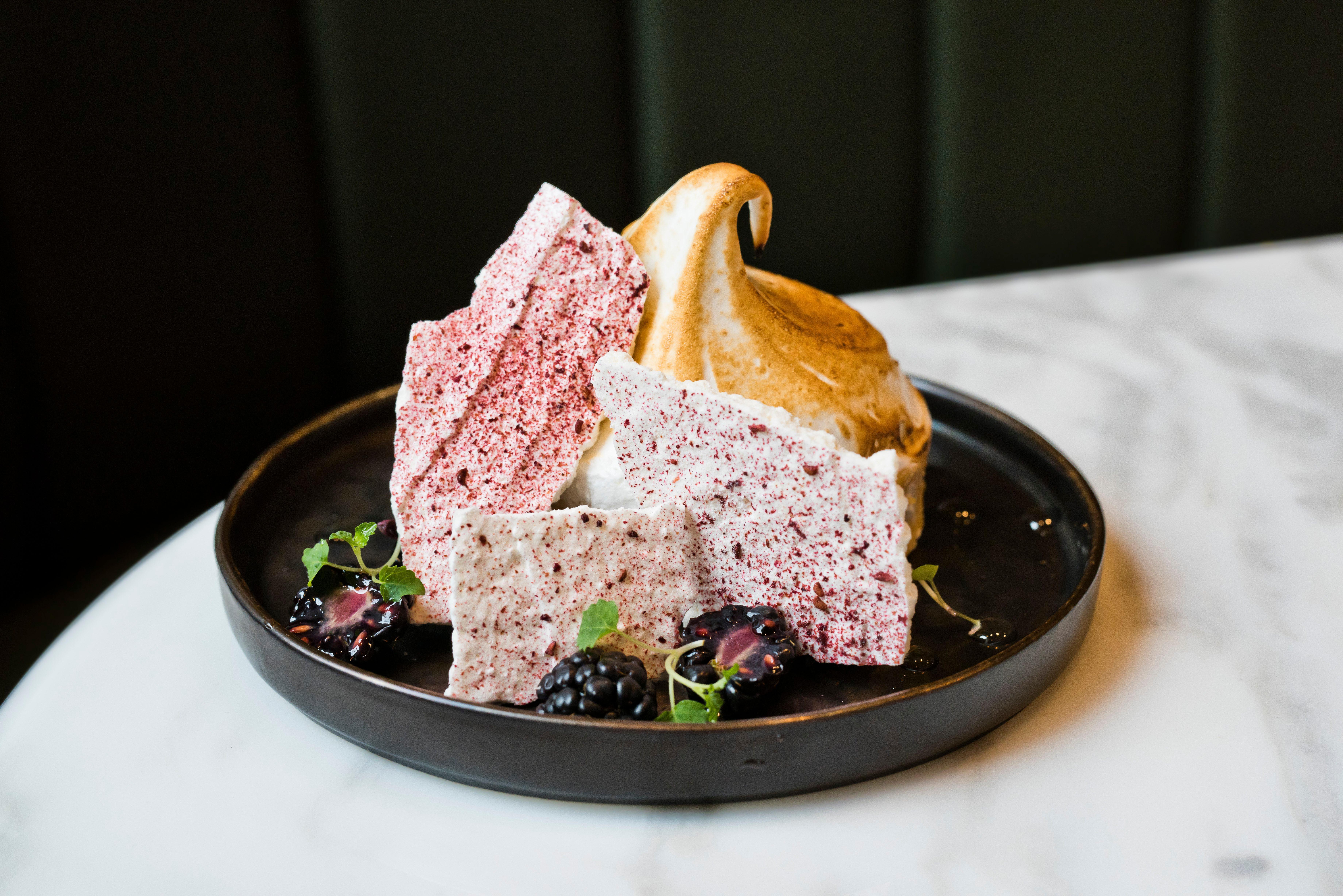 Kimpton Blythswood Square Hotel & Spa By Ihg Glasgow Exterior foto A blueberry meringue dessert