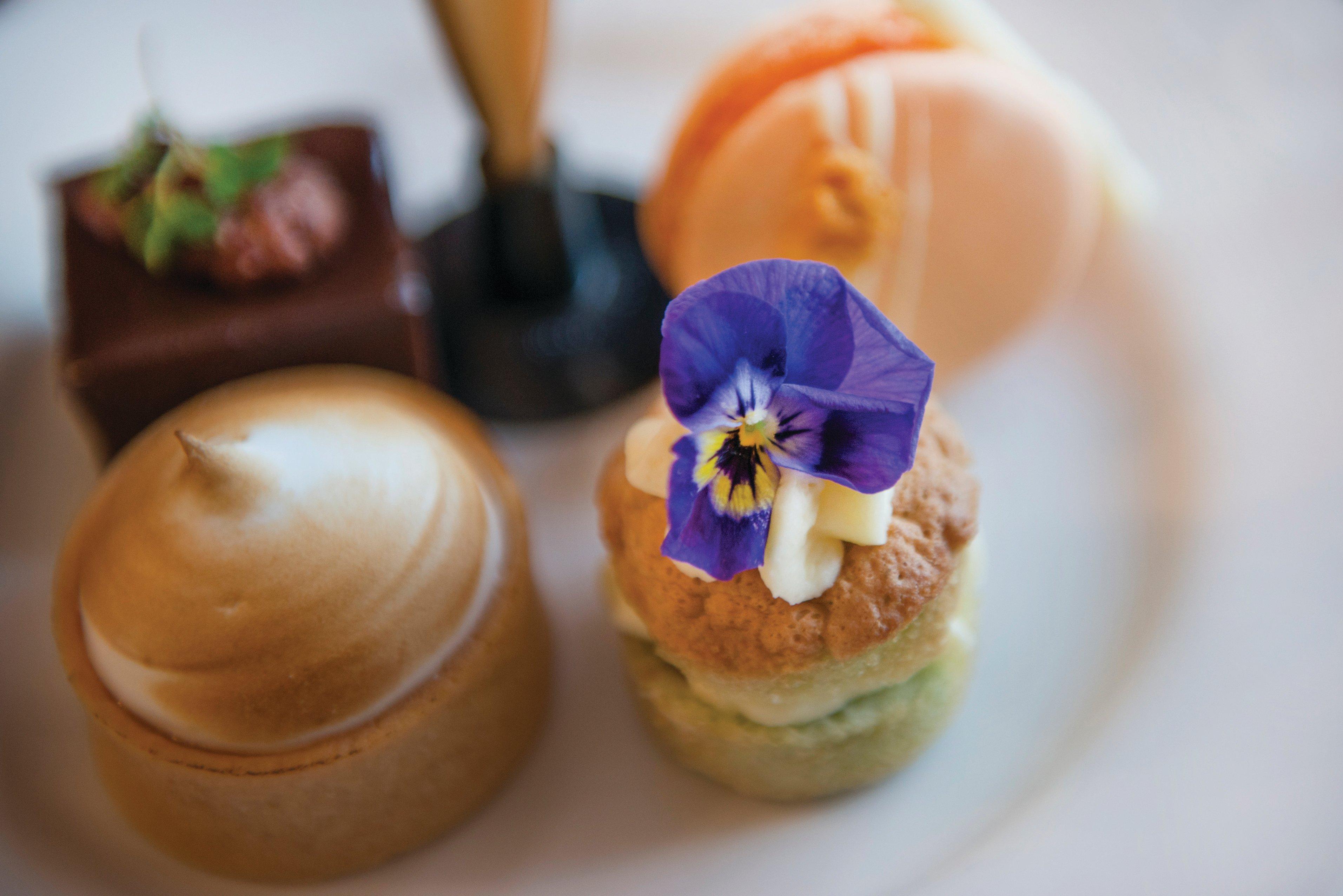 Kimpton Blythswood Square Hotel & Spa By Ihg Glasgow Exterior foto A selection of petits fours