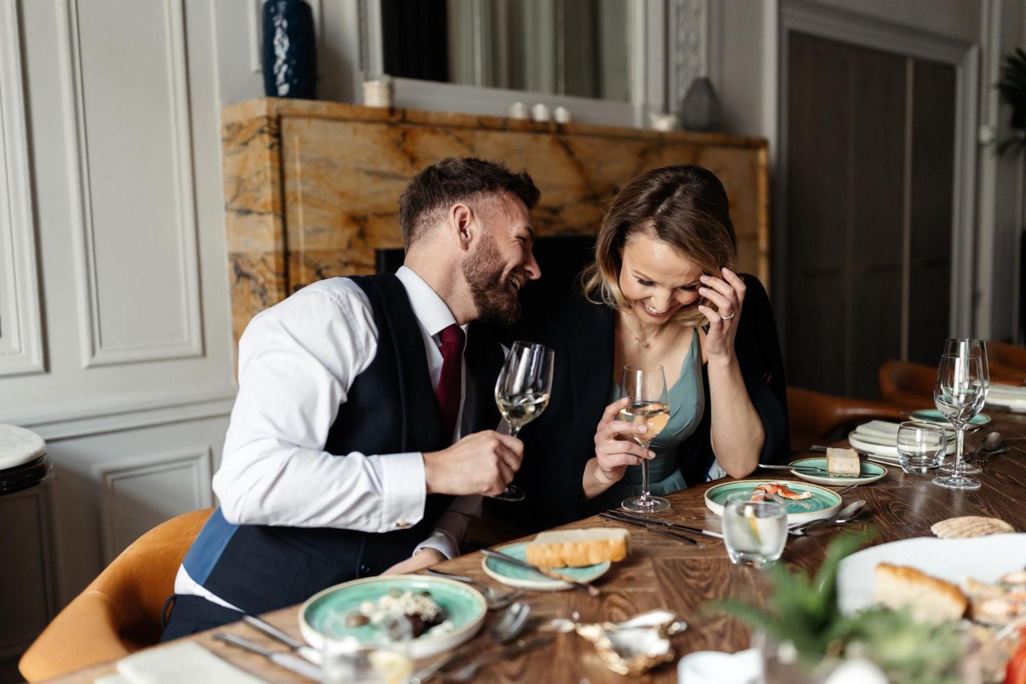 Kimpton Blythswood Square Hotel & Spa By Ihg Glasgow Exterior foto A couple at a dinner party